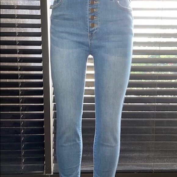 Abela Story & Co light wash skinny jeans with buttons- plus size - Picture 3 of 4